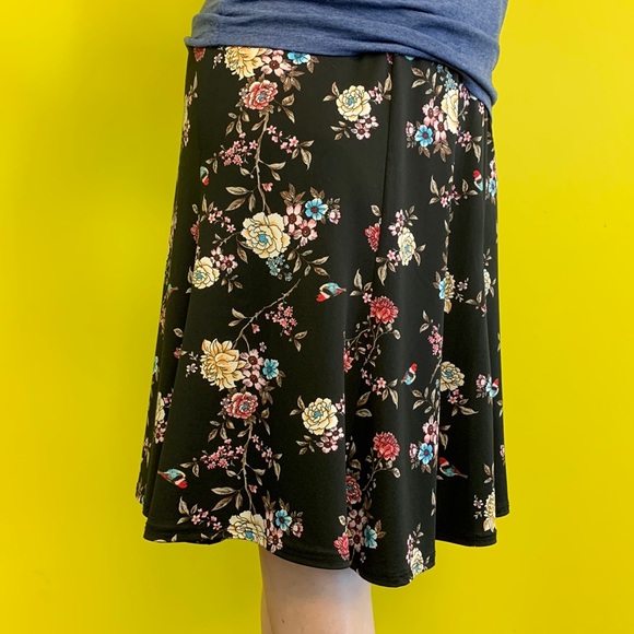 3/25$ Floral stretch skirt - Picture 4 of 8